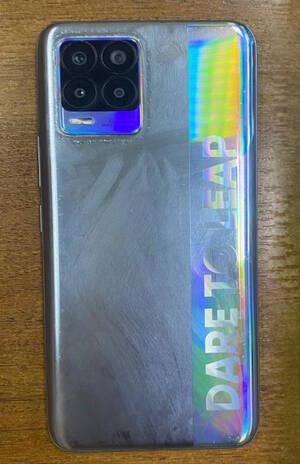 В Брянске ухажер подарил девушке украденный телефон