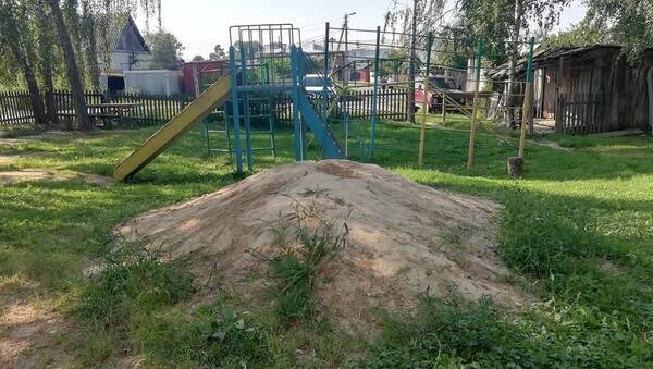 В Трубчевске насчитали 5 опасных детских площадок