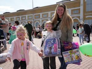 Более 160 детей работников БМЗ получили школьные рюкзаки к 1 сентября