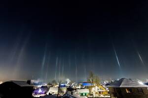 Брянцы наблюдали световые столбы в небе 14 января