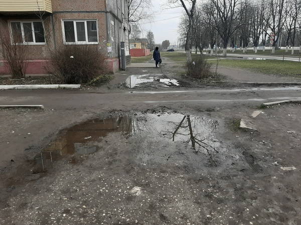 Брянцы жалуются на отсутствие тротуара на проспекте Московском