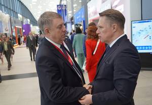 Александр Богомаз работает на ПМЭФ-2025