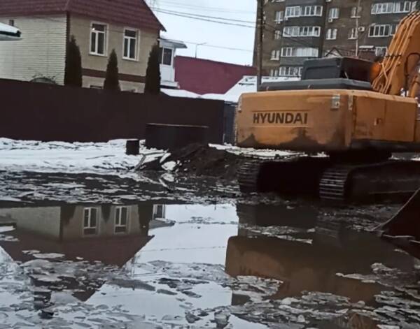 На улице Медведева в Брянске начали строительство ливневой канализации