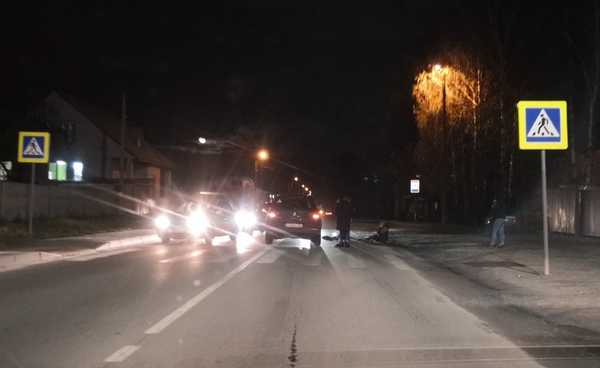 В Брянске на переходе автомобиль сбил женщину