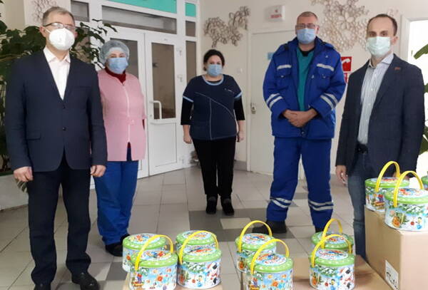 Депутат Брянской облдумы Артем Ашеко вручил подарки детям
