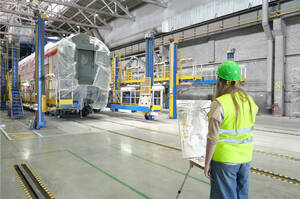 Молодые художники рисуют цеха БМЗ