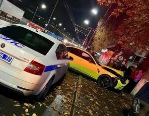 В Брянске водитель BMW влетел на остановку, ранены 5 человек