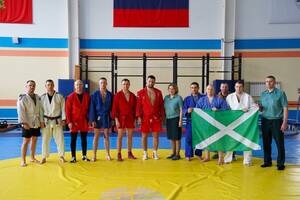 Десятикратный чемпион мира по самбо провел мастер-класс для брянских таможенников