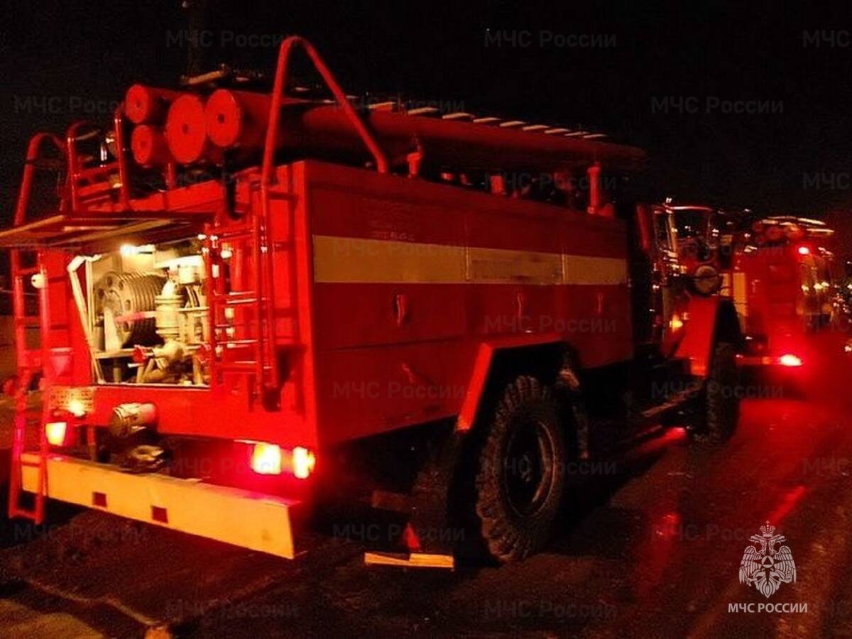 В городе Дятьково Брянской область ночью сгорела пилорама