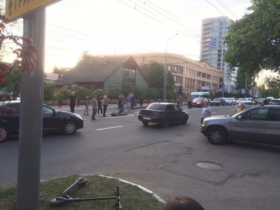 В Брянске столкнулись два мотоциклиста: 24-летний парень разбил голову