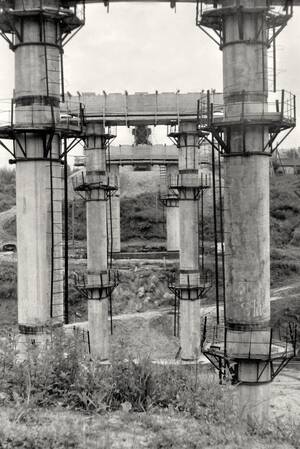 В сети опубликовали архивное фото возведения Черметовского моста в Брянске