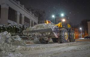 Дорожные службы Брянска привлекли дополнительную технику для уборки снега