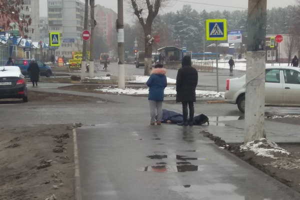 В Брянске на Новостройке напротив больницы №2 умер мужчина