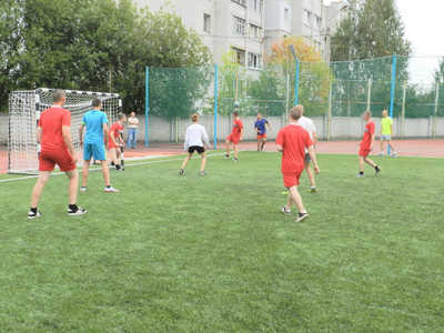 Брянские полицейские устроили футбольный матч для воспитанников колонии