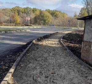 В Брянске на кольце по улице Литейной обустраивают новые тротуары