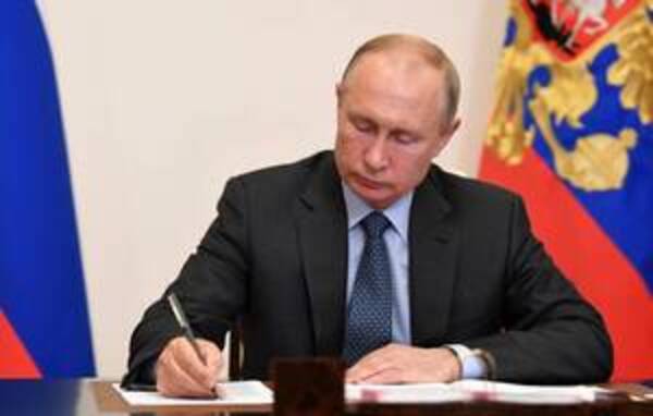 Президент Путин наградил сотрудницу Брянского камвольного комбината