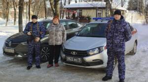 Брянские росгвардейцы помогли автомобилистке, застрявшей на трассе в морозы
