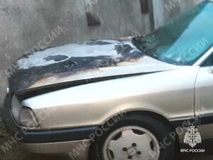 В Унече горел легковой автомобиль