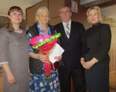 В Брасовском районе ветерана войны Тамару Урвачеву поздравили с 95-летием