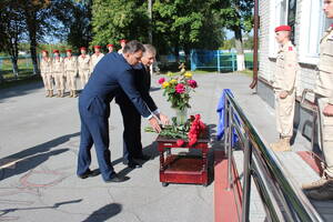 В суземской школе №1 открыли мемориальную доску Александру Миронову