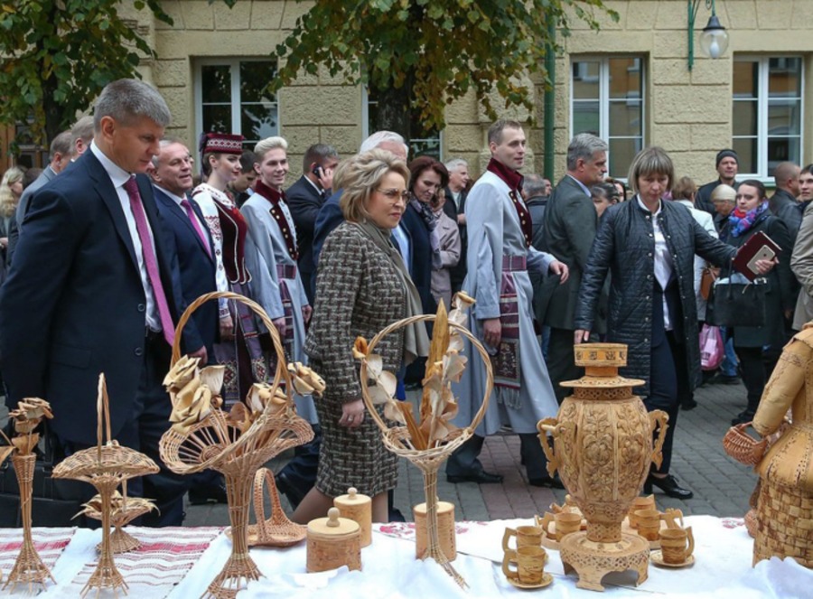 Валентина Матвиенко посетила экспозицию Брянской области
