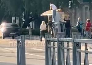 В Брянске в результате ДТП перевернулся легковой автомобиль