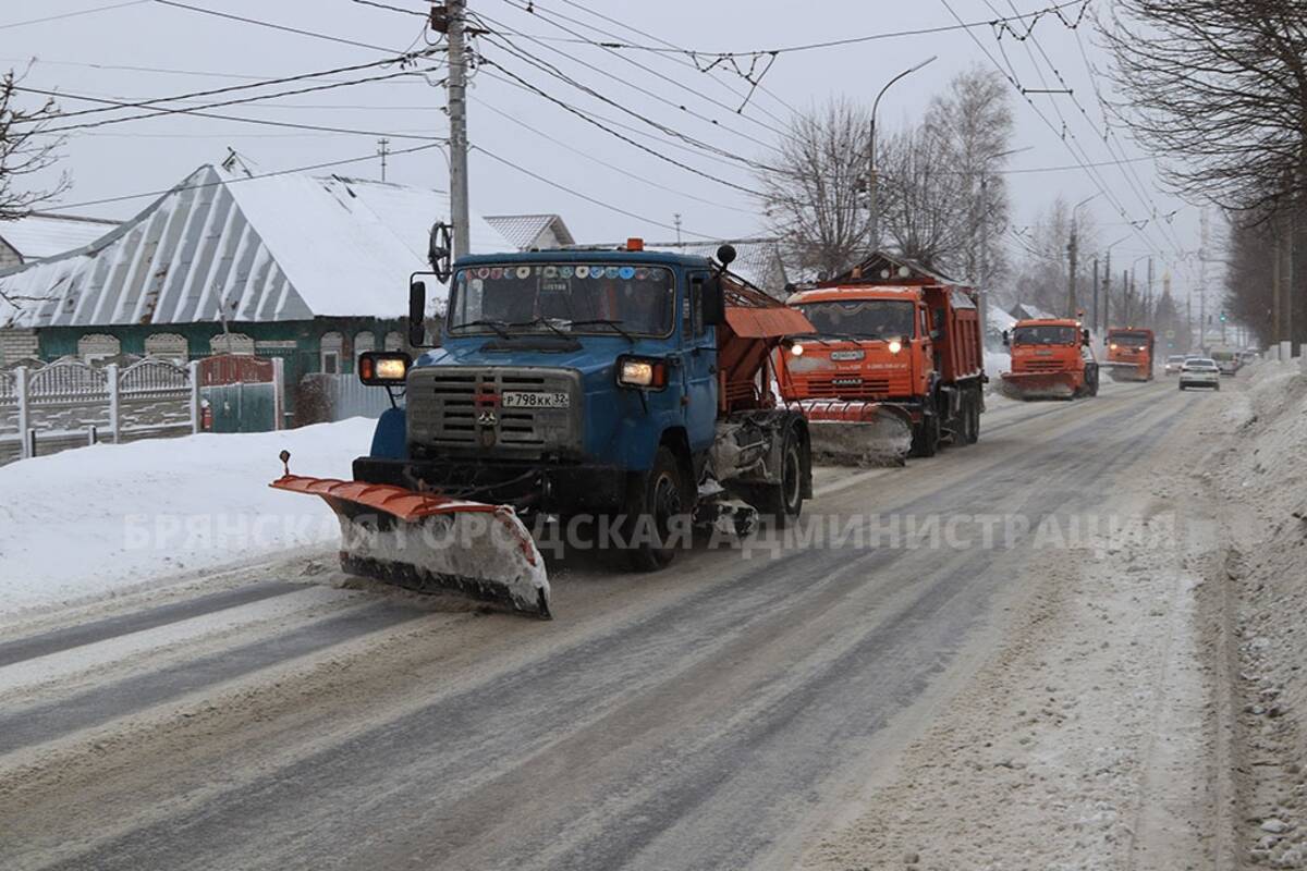 В Брянске за сутки убрали более 3800 тонн снега | 13.12.2023 | Брянск -  БезФормата