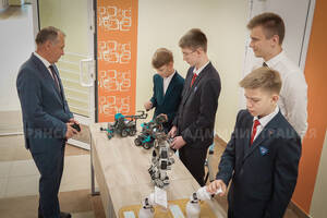 Александр Макаров пожелал брянским школьникам успехов в новом учебном году