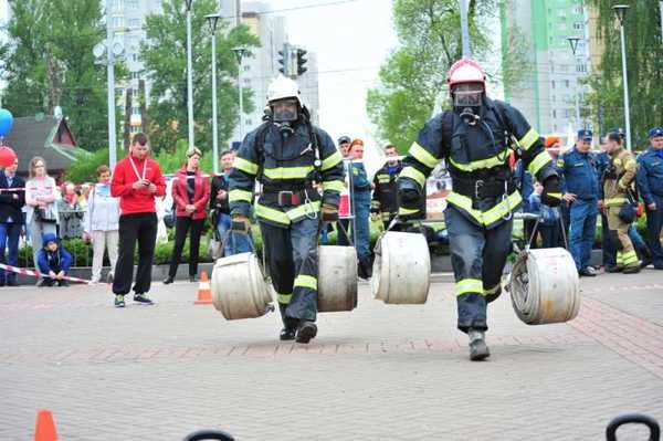 В Брянске прошли соревнования по пожарному кроссфиту
