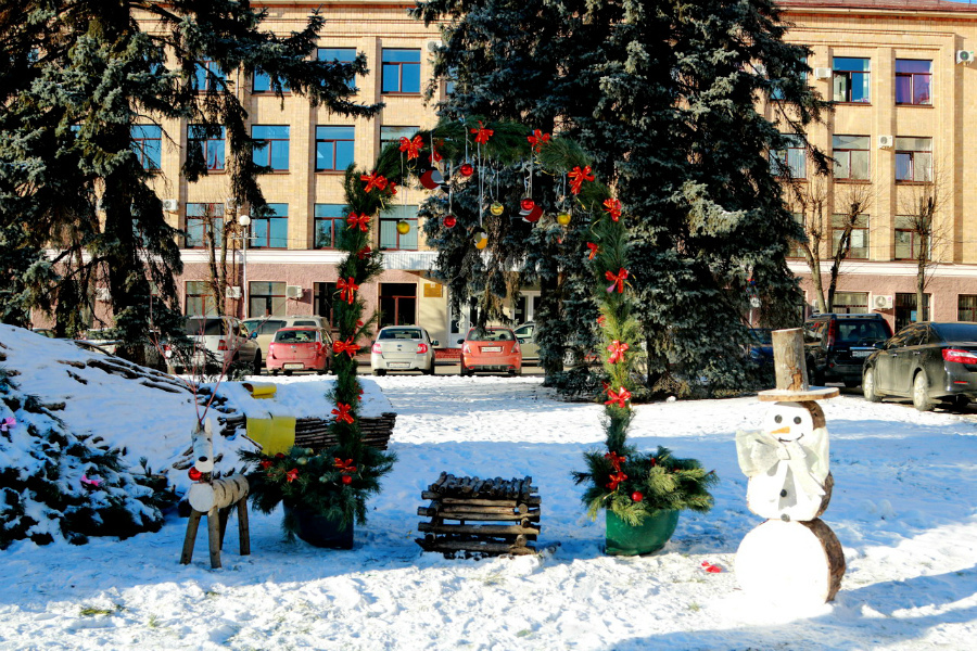 В Брянске на площади Ленина устроили новогоднюю фотозону