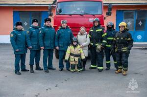 «Ёлка желаний»: брянский мальчик примерил на себя роль пожарного