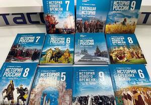 Брянским школьникам выдали новые учебники истории под редакцией Мединского