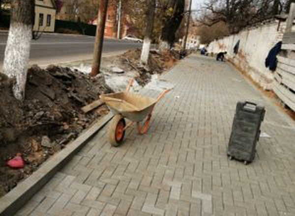В Новозыбкове почти за 5 миллионов рублей обновили тротуар