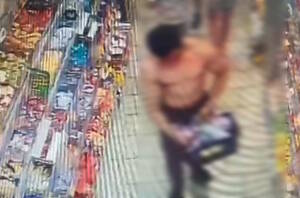 В Брянске поймали полуобнаженного качка за кражей шоколада