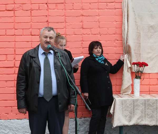 В Карачеве открыли мемориальную доску Нине Фельдман