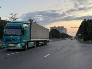 В Фокинском районе пьяный водитель фуры вылетел на встречную полосу