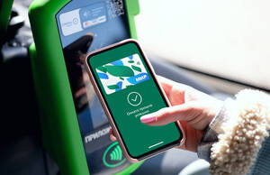 С помощью карты «Мир» в телефоне можно получить скидку на проезд в троллейбусах и автобусах