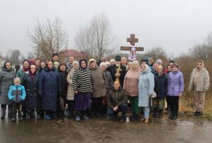 В поселке Беловодка Мглинского района торжественно освятили Поклонный крест
