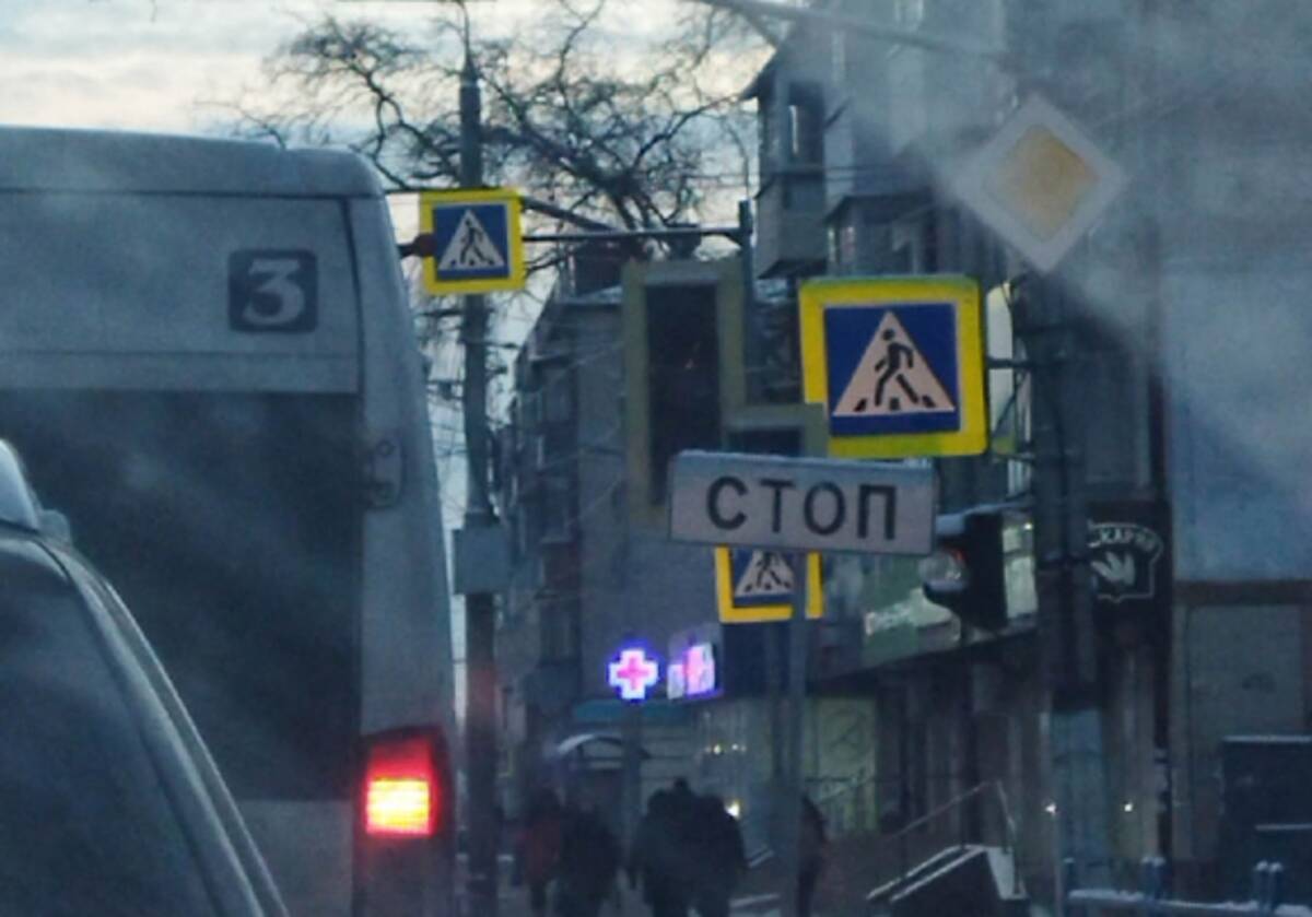 В Брянске на улице Никитина отключили светофор на перекрестке