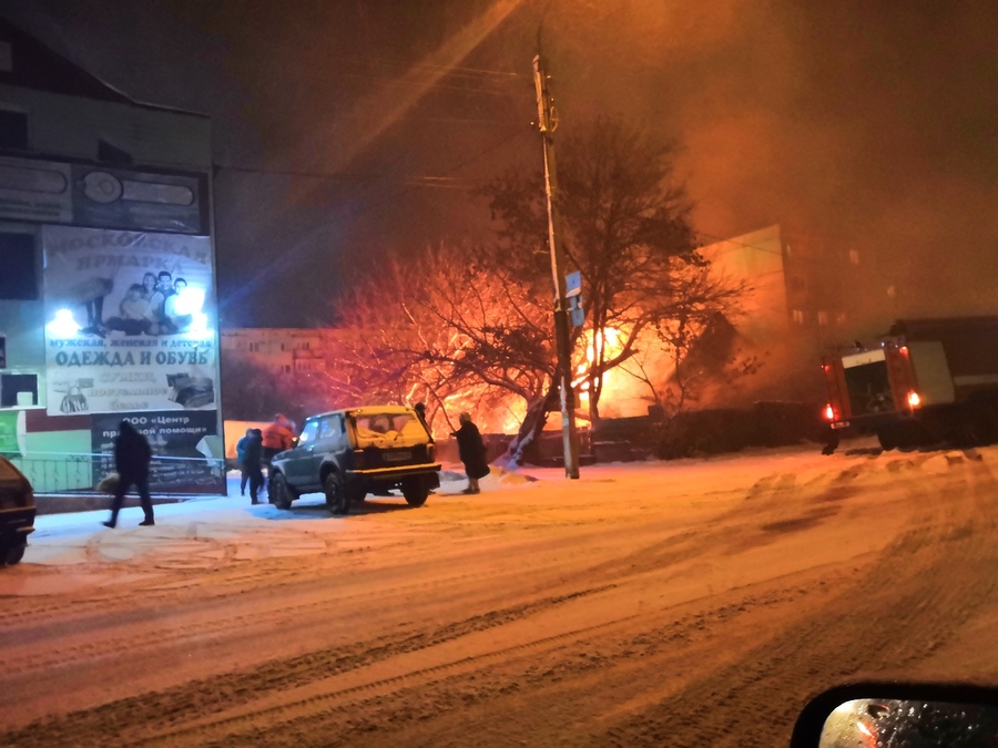 В Новозыбкове вечером тушили пожар в жилом доме