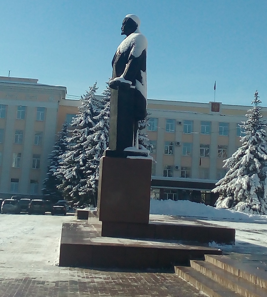 Снежный Ленин в Брянске