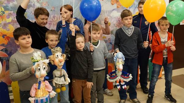 Брянский театр кукол подарил сказку детям из приютов