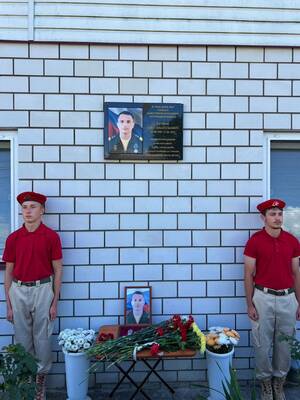 В Клинцах по просьбе родителей увековечили память героя СВО Олега Бутрима