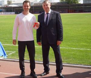 Четырем брянским тренерам вручили ключи от новых квартир