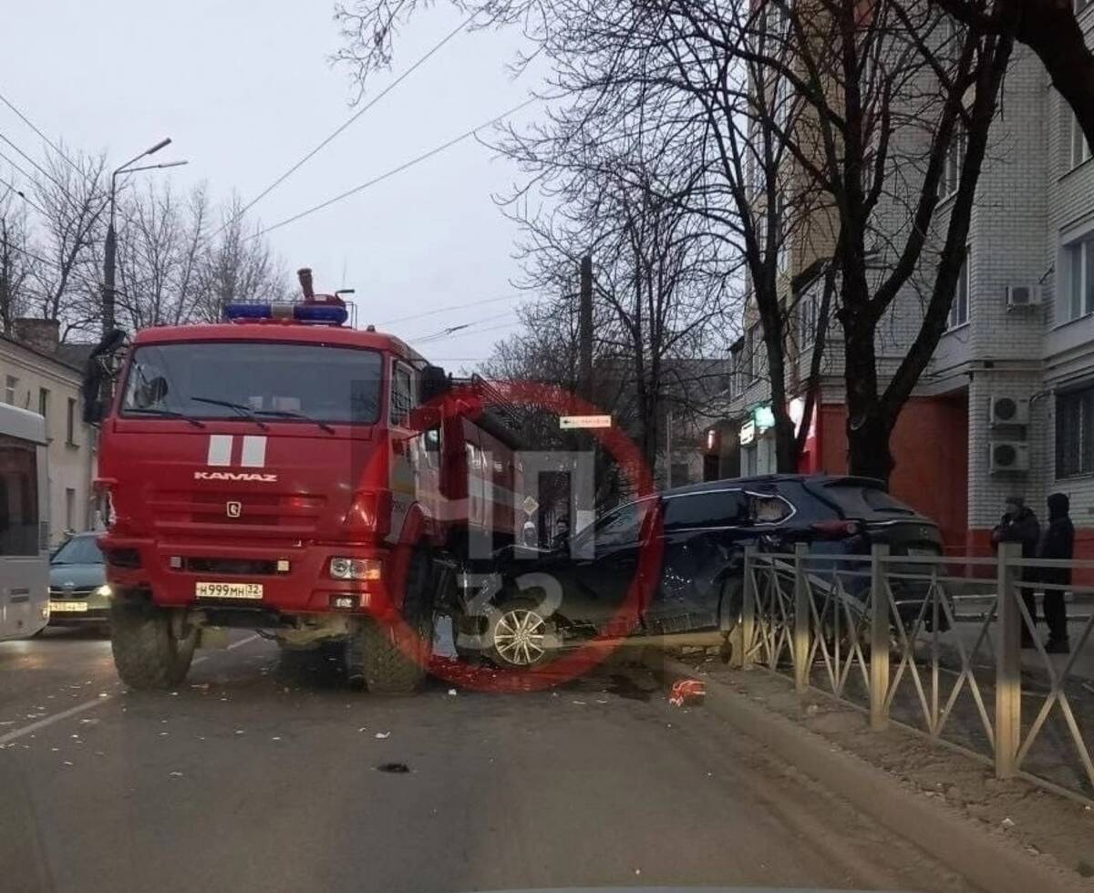 В Брянске ищут очевидцев ДТП с участием пожарной машины