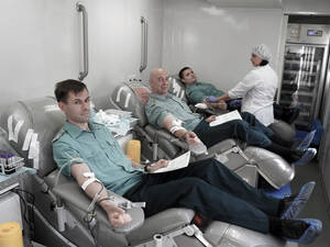 65 брянских таможенников стали донорами