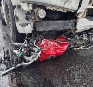 На брянской трассе в ДТП с КамАЗом погиб 16-летний подросток на мопеде