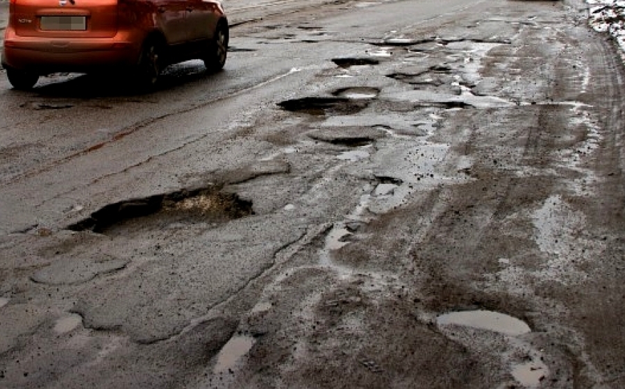В Дятькове требуют ремонт для убитой дороги на улице Ленина