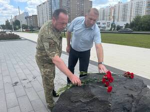 Антошин почтил в Курске память героев, спасавших жителей приграничья