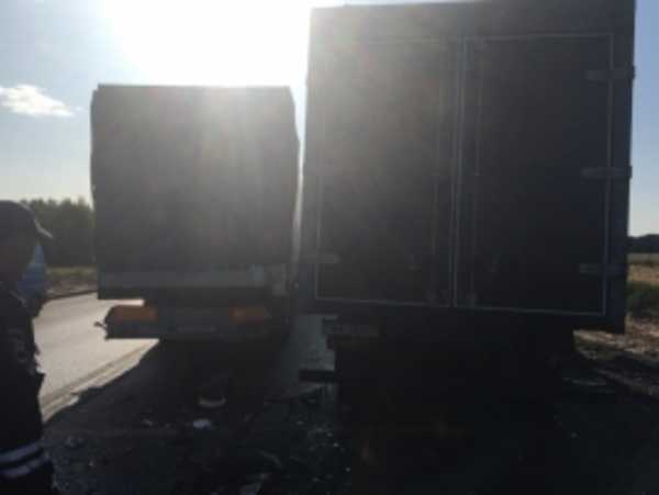 В Унечском районе в крупное ДТП попали легковушка и 2 грузовика